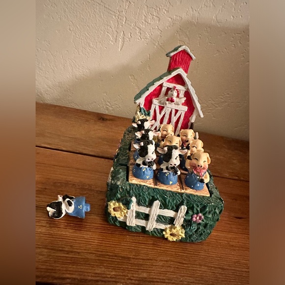 Vintage Tic Tac Toe Barn with Barn Animals! 10 Pieces Cows & Pigs - Picture 12 of 14